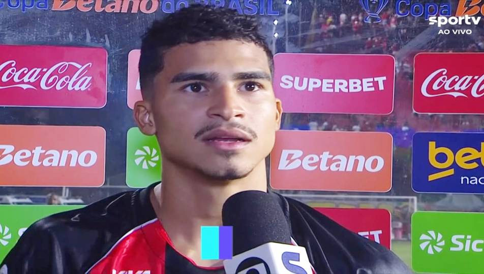 Renê exalta torcida do Vitória e frisa: ’90 minutos no Barradão é muito tempo’