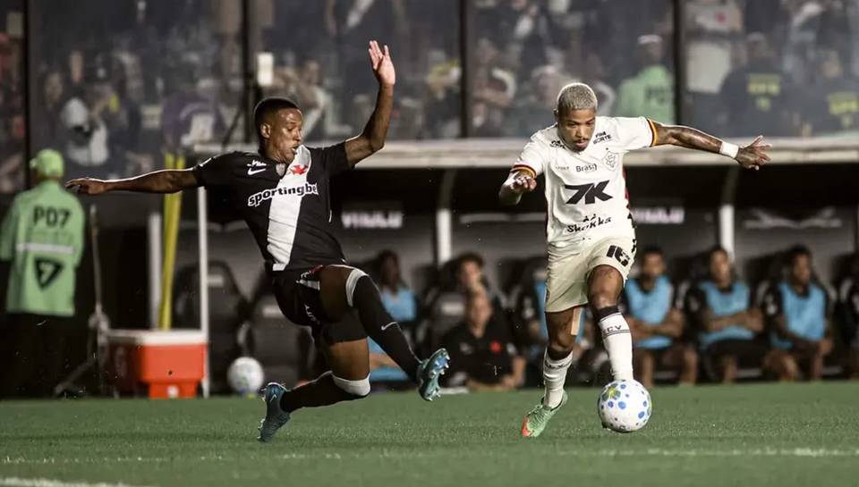 Com um a mais, Vitória perde para o Vasco no 1º jogo das quartas da Copa do Brasil