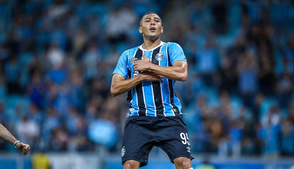 Grêmio chega motivado para enfrentar o Vitória após classificação contra o Inter