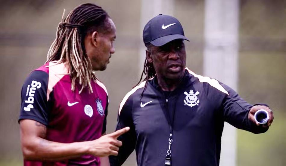 Pendências no BID ameaçam estreia de Seedorf diante do Vitória